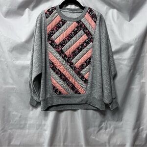 Source Unknown Gray and Pink Crew Neck Sweater with Geometric Pattern